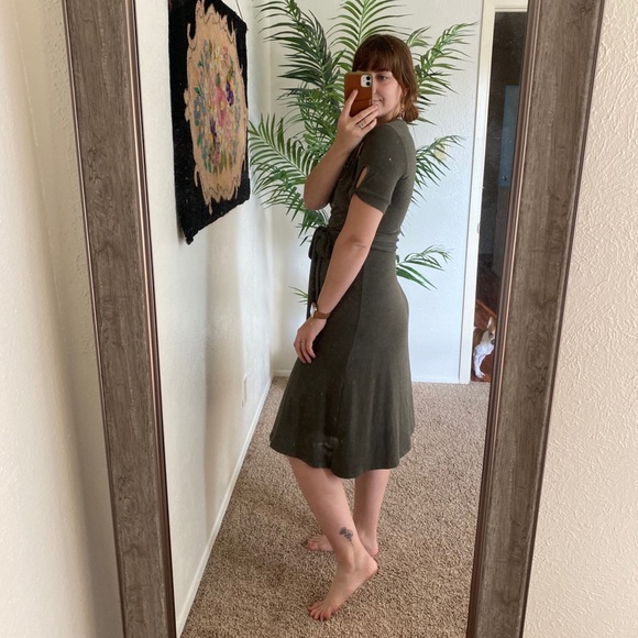 GAP - Size M Forest Green Wrap Midi Dress - Picture 3 of 7